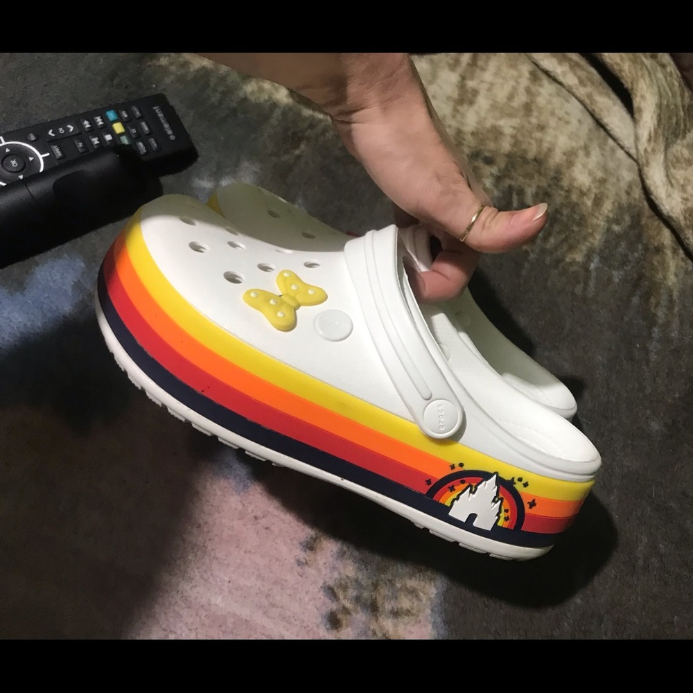 Disney platform crocs womens 8 charm me included